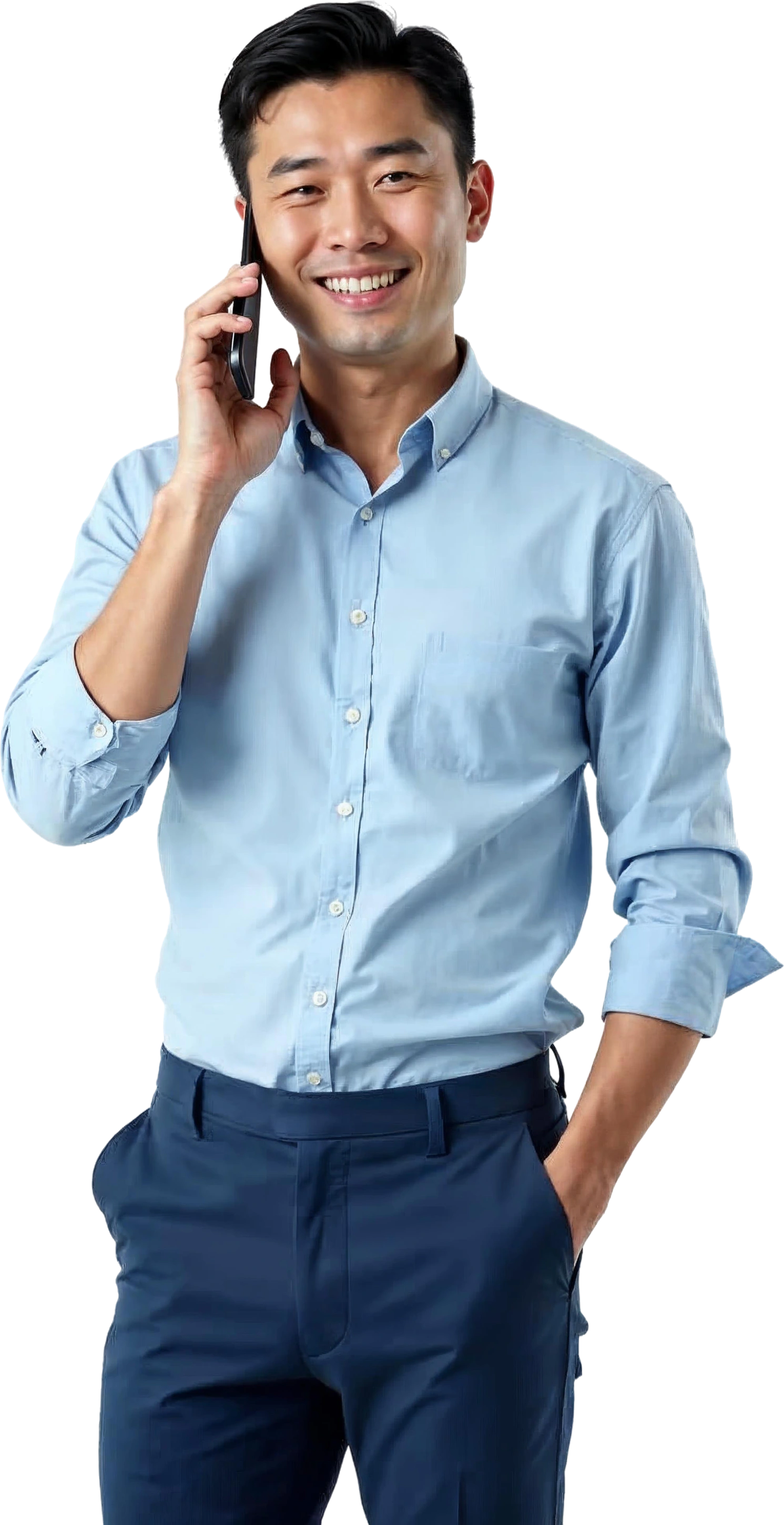 Executivo sorrindo enquanto fala ao celular